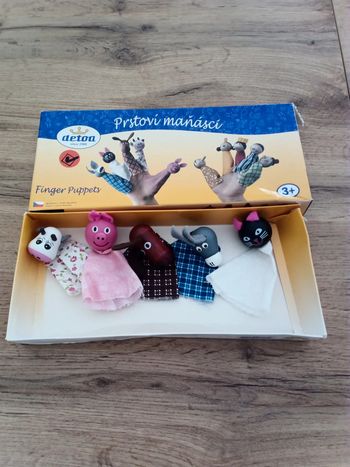 Marionnettes pour doigts en tissu et bois