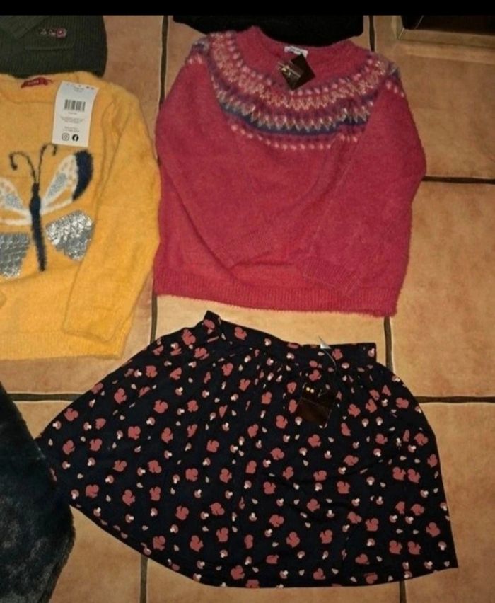 Lot de pulls 6ans neufs - photo numéro 4