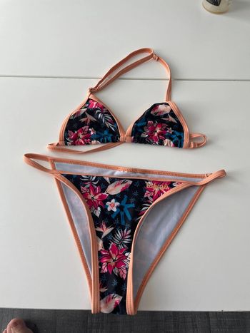 Maillot de bain 2 pièces marque ushuaia taille 12 ans