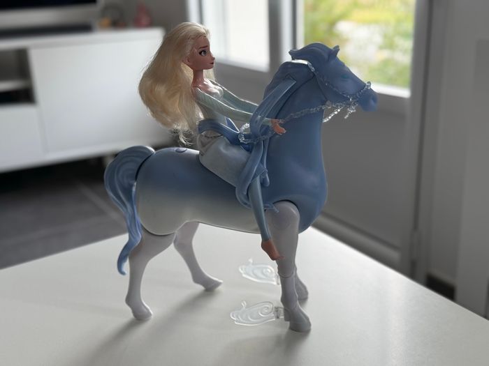 La Reine des Neiges « Elsa et son cheval Nokk » interactif