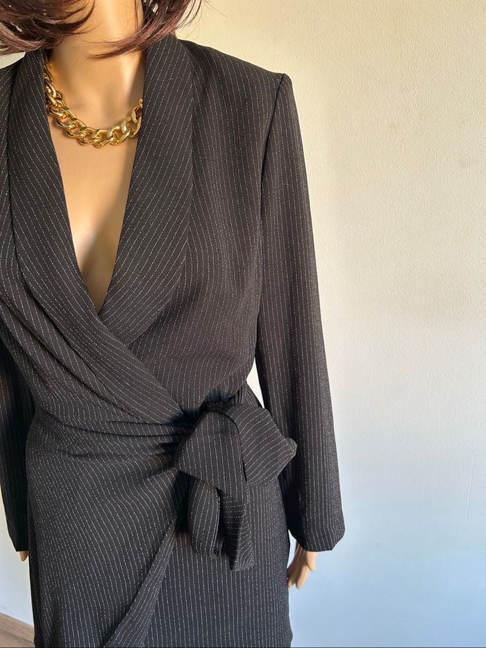 Robe portefeuille noire neuve avec rayures Morgan taille 38 (valeur 75€) - photo numéro 4