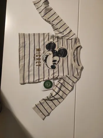 T shirt Mickey 12 18 mois neuf étiquette