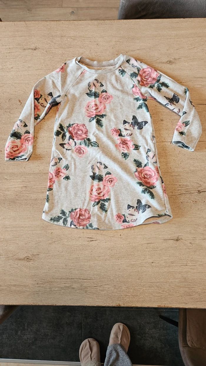 Robe courte à manches longues, grise avec des fleurs, H&M LOGG, 4/6 ans, très bon état - photo numéro 2