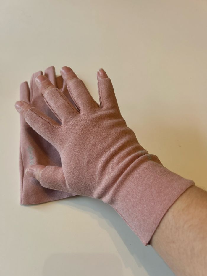 Jolies mitaines NEUVES pour femme  CHAUDES  de couleur rose - photo numéro 3