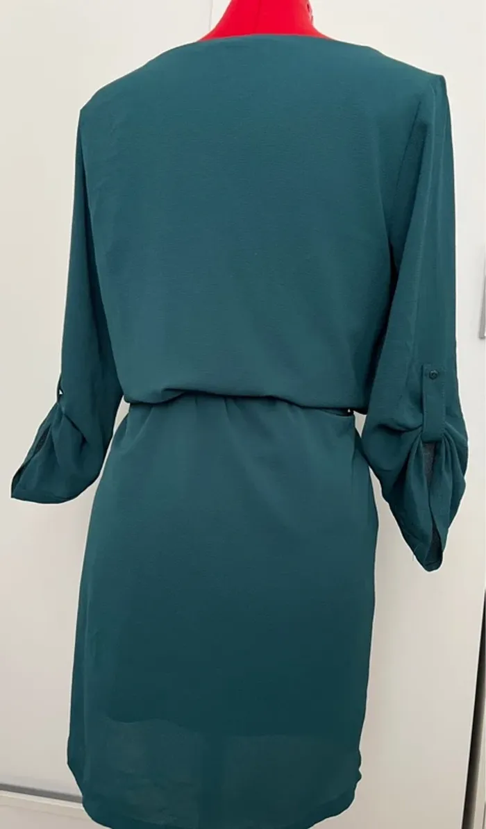 Robe ceinturée col V vert émeraude Akoz - photo numéro 5