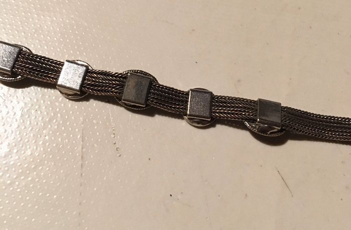 Lot deux bracelets pierres bleues et blanches bon état taille 18 cm - photo numéro 2