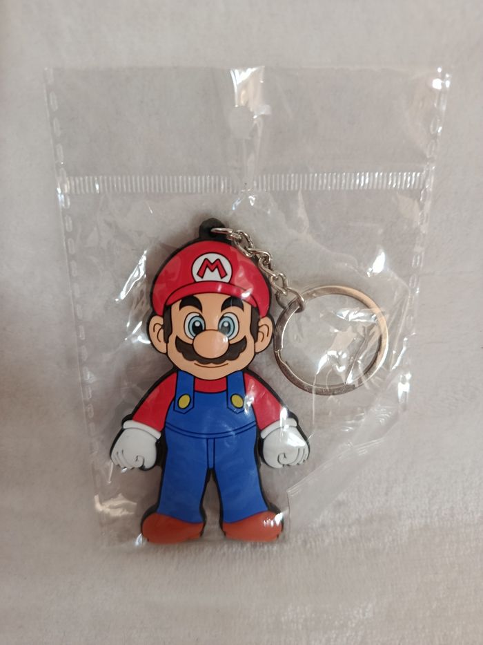 À saisir : " Porte clé " Goodies Mario !