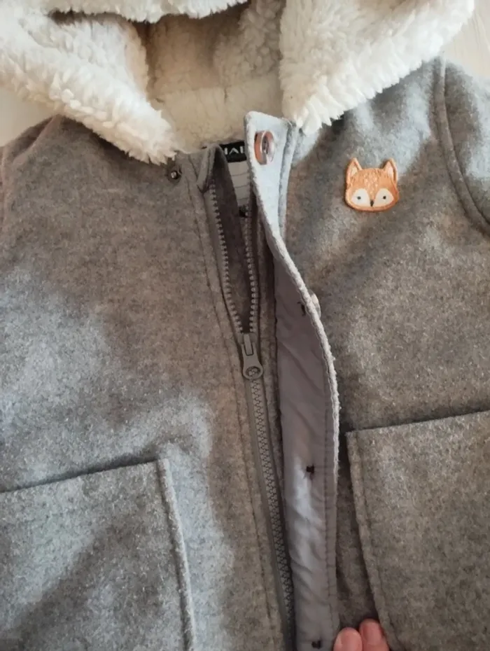 Manteau d’hiver gris garçon 24 mois – motif renard 🦊 (Kiabi) - photo numéro 3
