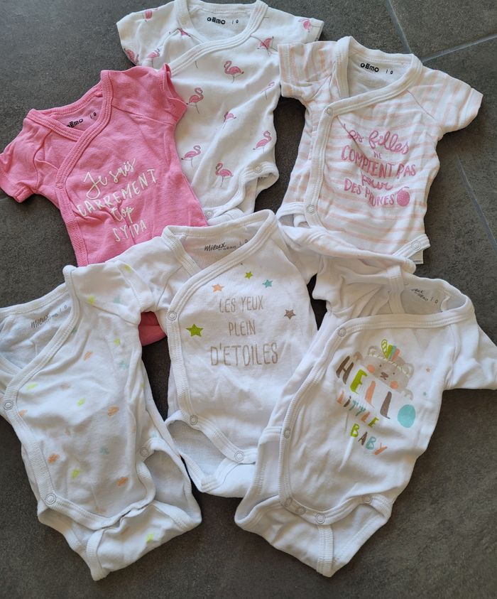 Lot de 6 bodies fille taille 0 mois