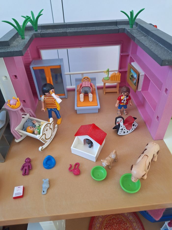 Maison moderne playmobil avec piscine et voiture - photo numéro 5