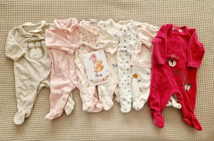 Lot 7 pyjamas bébé fille 1 mois