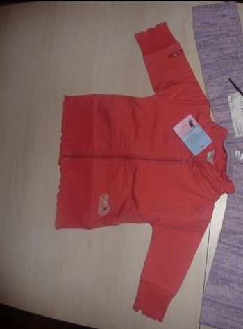 Gilet tout simplement taille 6 mois neuf