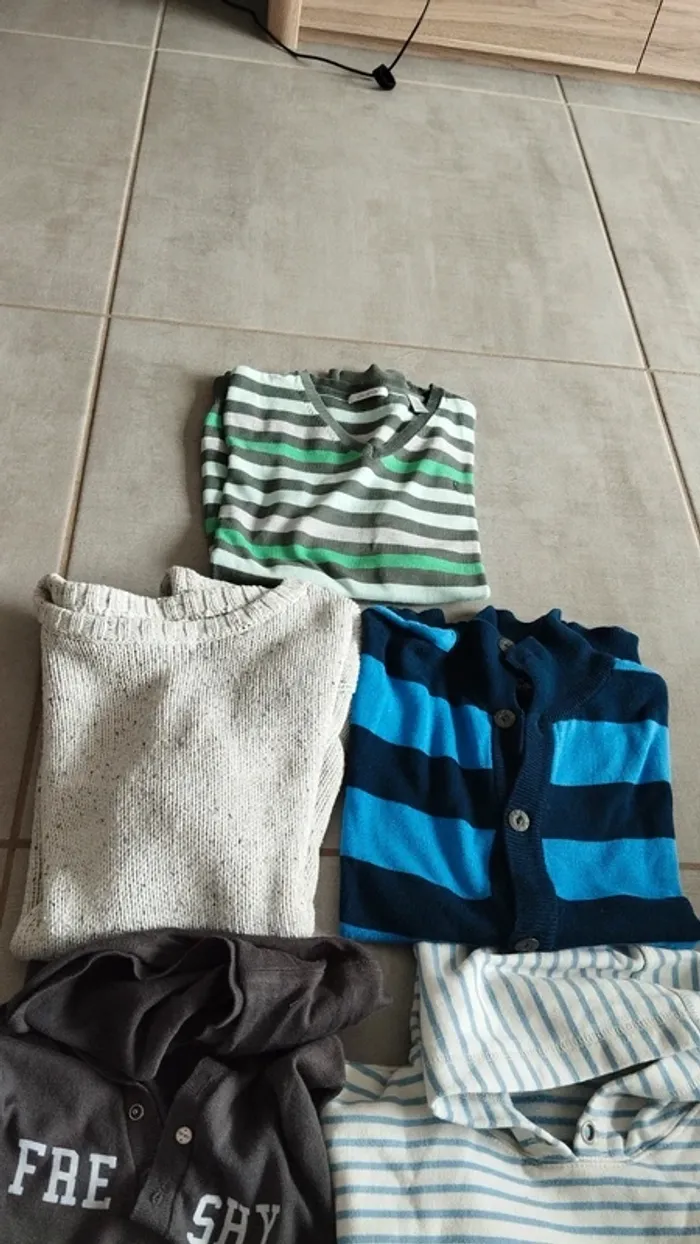 Lot de 5 pulls taille 12 ans garçon - photo numéro 7