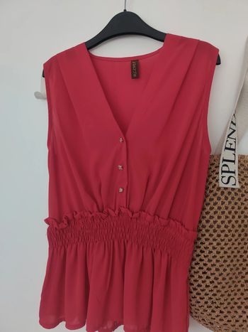 Top rouge Rlinea taille M bouton diamants péplum