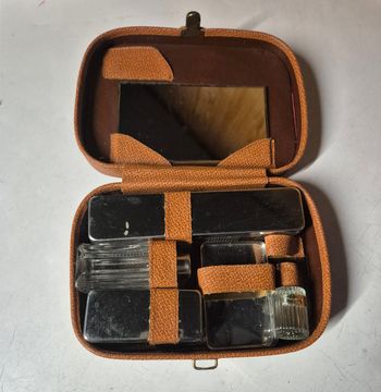 Nécessaire de toilette vintage trousse de voyage complète avec miroir et flacons années 50/60
