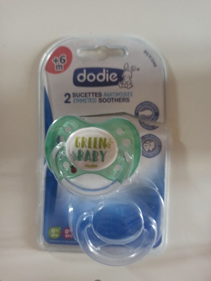1 sucette anatomique Dodie 6 mois