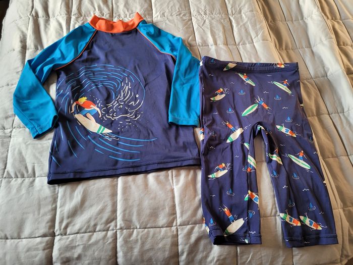 ensemble uv mini boden 8/9ans  (15e)