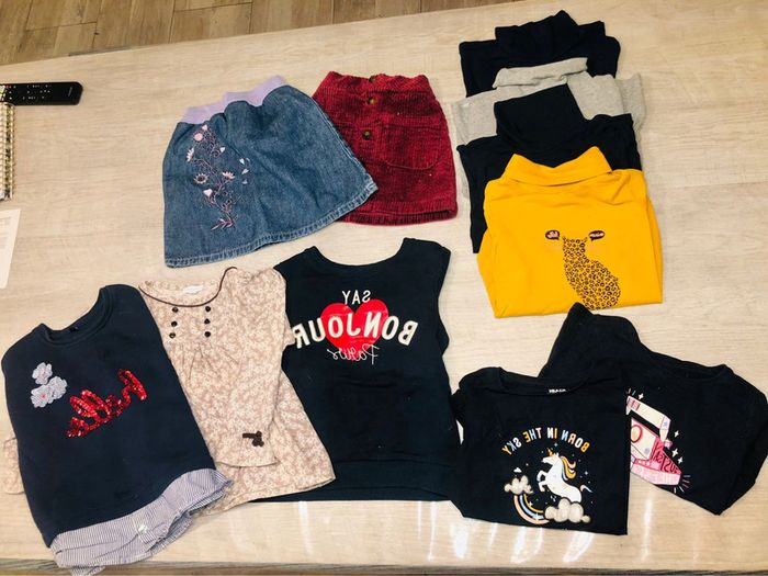 Lot 4 ans jupes pantalons sweats