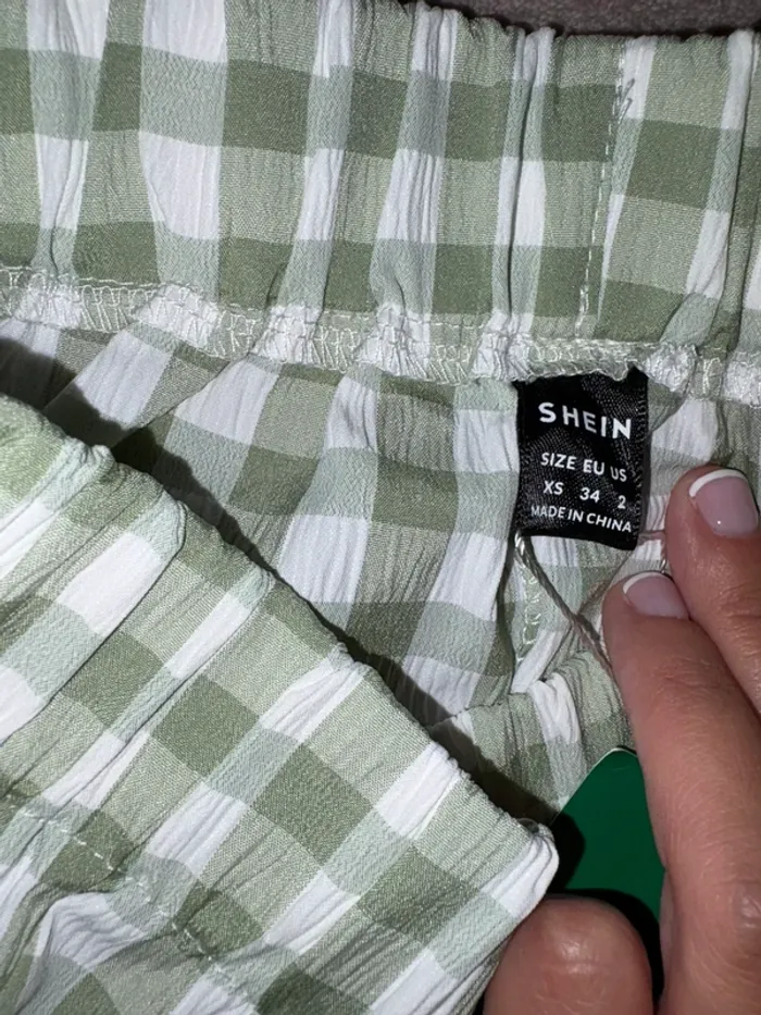 Short à carreaux SHEIN taille XS neuf avec étiquette.  Carreaux vert et blanc. - photo numéro 4