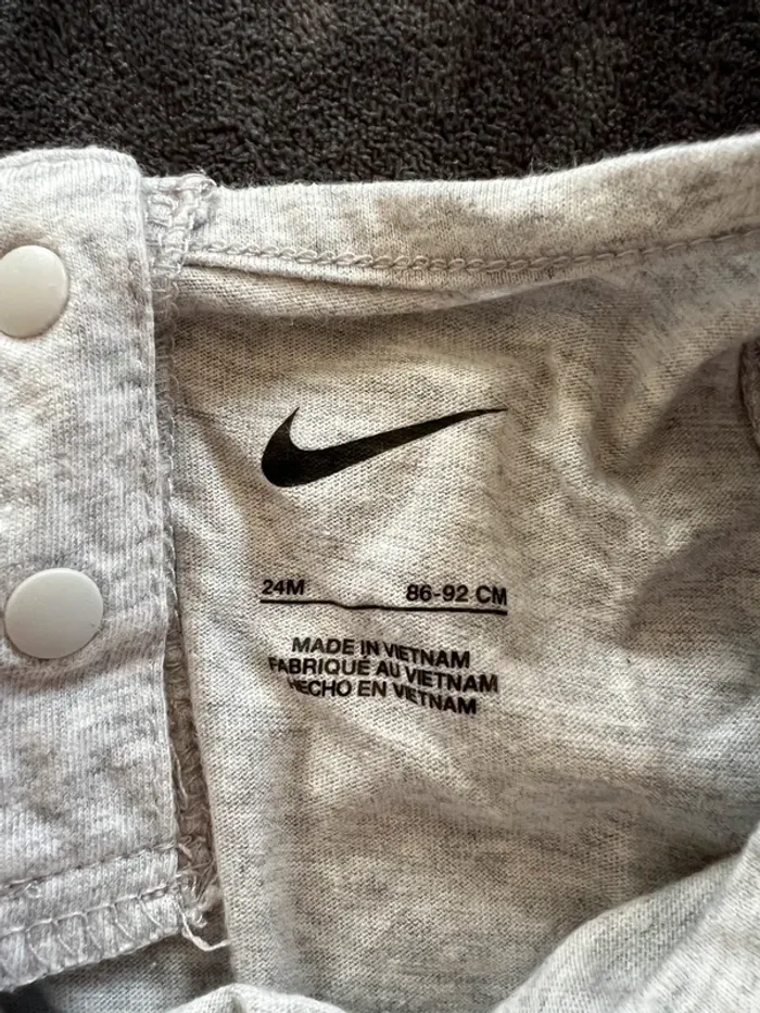 Combishort nike 24 mois - photo numéro 3