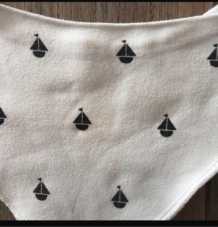 Lot 4 bavoirs - photo numéro 3