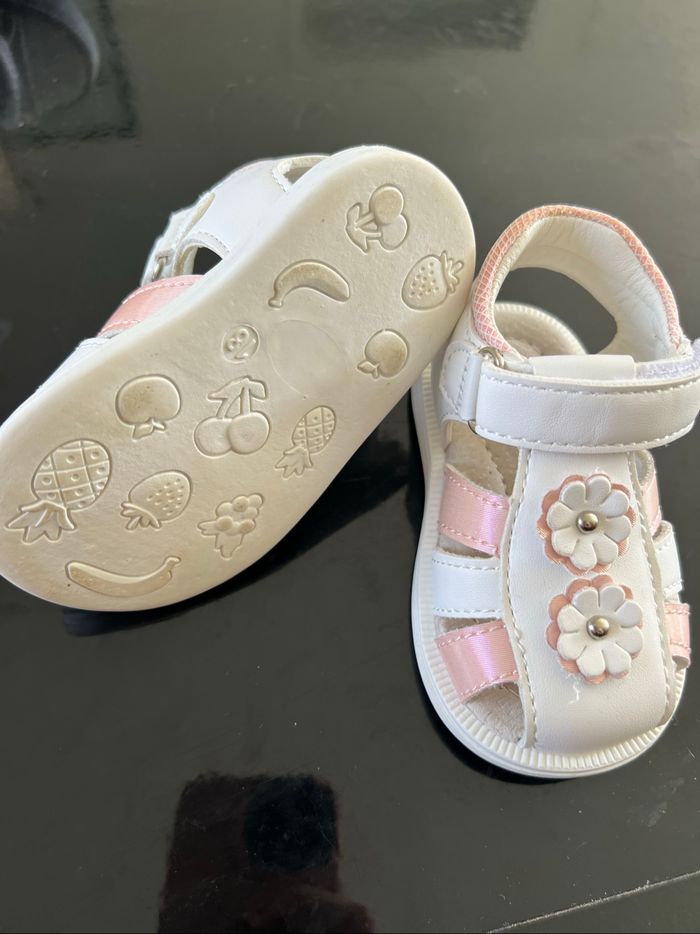 Claquette bébé taille 18 - photo numéro 3