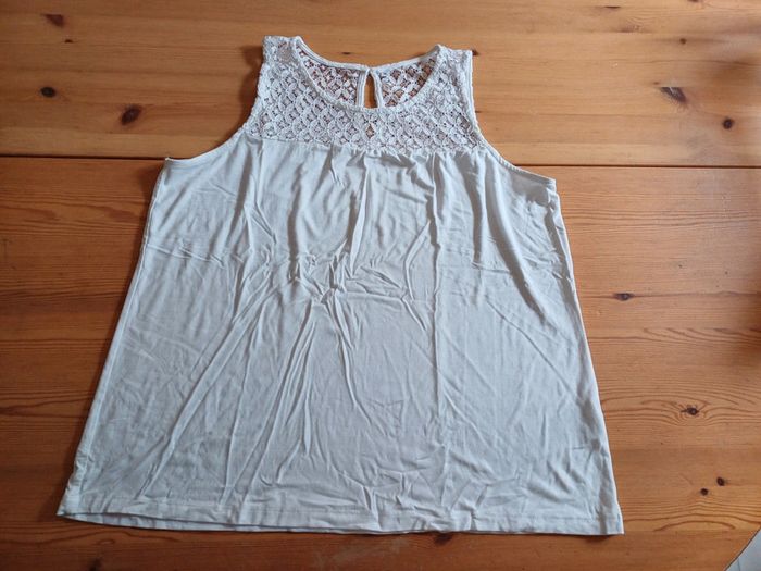 Débardeur à dentelle