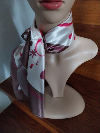 Foulard carré neuf ß