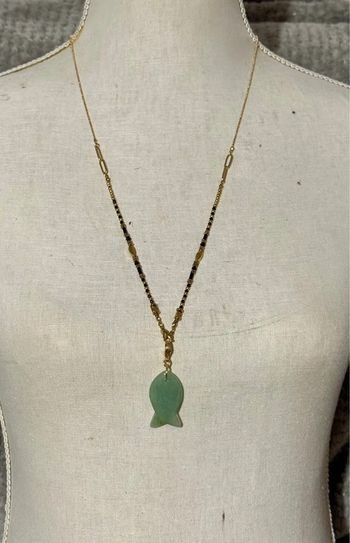 Collier sautoir perles noires acier inoxydable or poisson xl jade vert