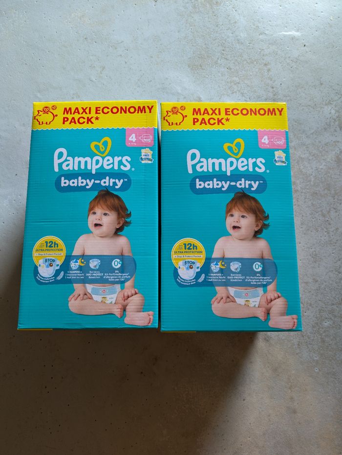 Couches Pampers taille 4