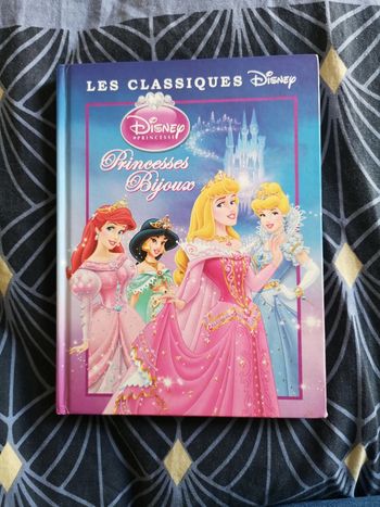Livre 4 histoires de princesses Disney