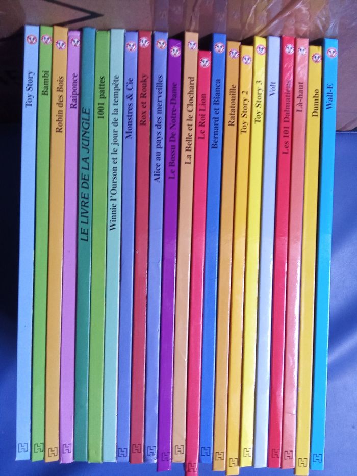 Livres disney, différents titres, mickey club du livre, Dumbo, nemo, toy story, 201 dalmatien, walle, Aladin, ratatouille, volt, cendrillon, fee clochette - photo numéro 4
