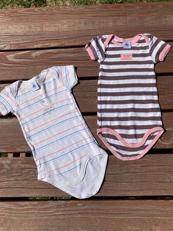 2 bodys 9 mois Petit Bateau