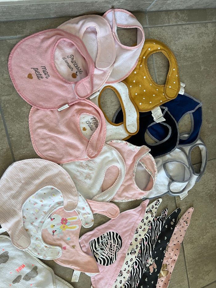 Lots 54 bavoirs - photo numéro 1