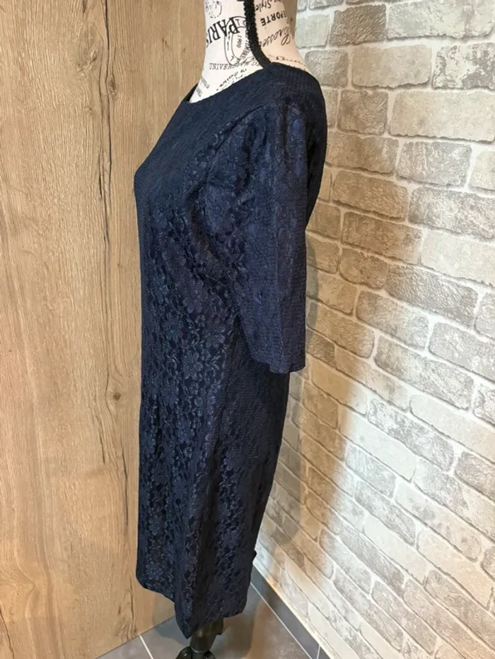 Robe dentelle bleue nuit taille 44 - photo numéro 2
