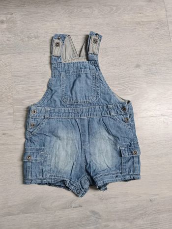 Salopette courte jean Vertbaudet 18 mois mais taille petit