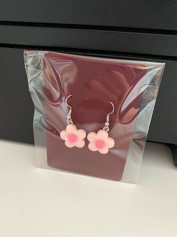 Idée cadeau Noël - Très jolies boucles d’oreille fleurs