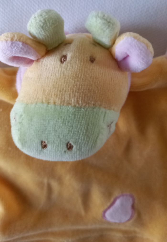 Doudou plat marionnette Girafe jaune, rose et vert - Tex - photo numéro 2