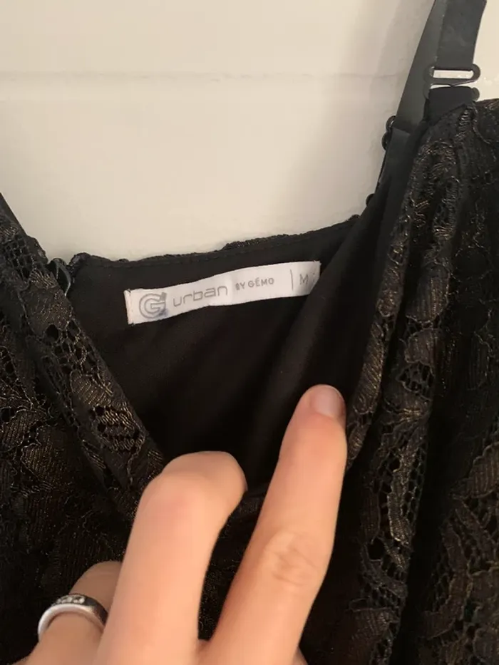 Robe noire et dorée dentelle fête taille M Gémo - photo numéro 2