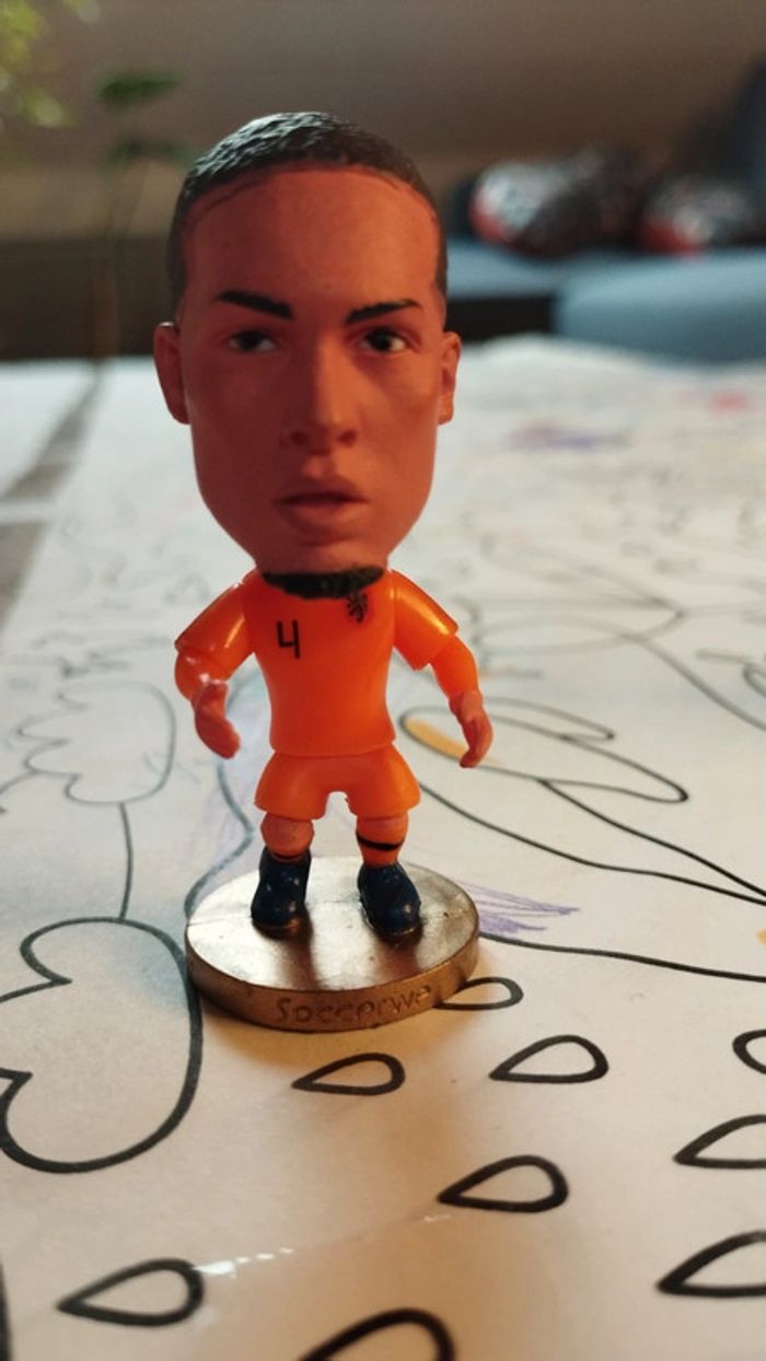 Petite figurine football neuve Virgil van dijk