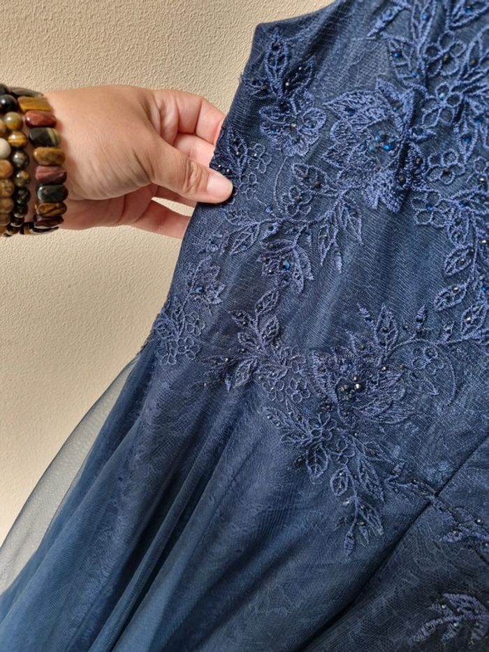 Robe d'occasion avec dentelle et foulard. - photo numéro 5