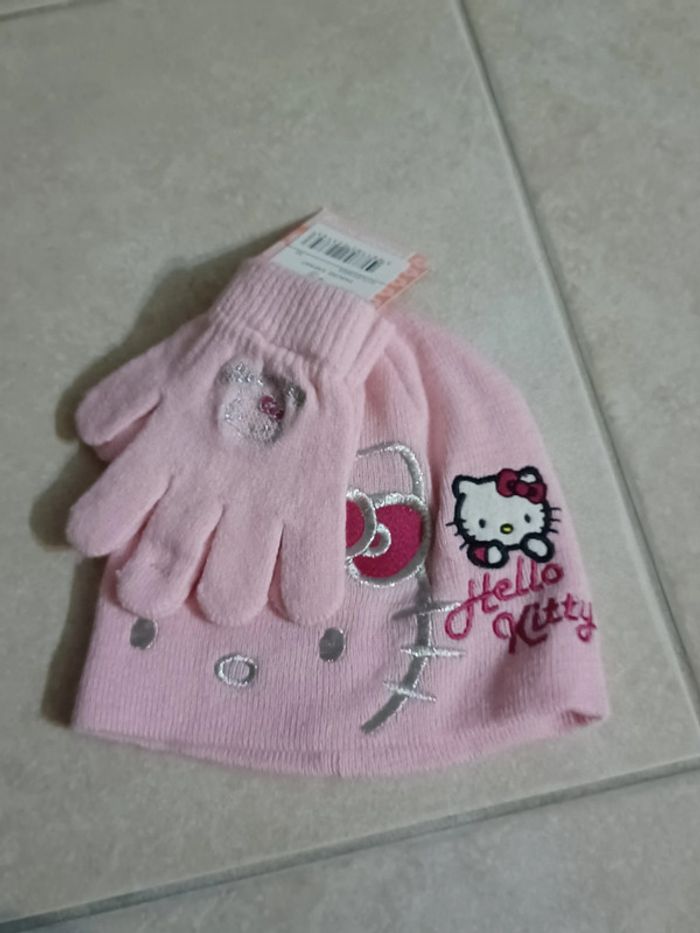Ensemble bonnet et gants Hello kitty - photo numéro 3