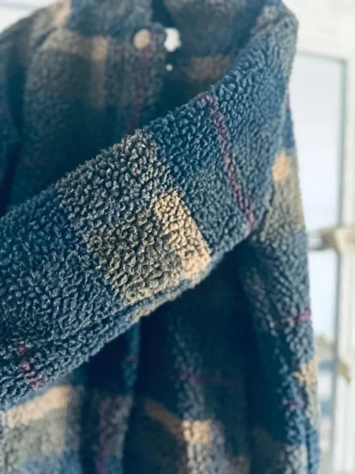 Jolie manteau hiver duveteux Cyrillus 10ans - photo numéro 5