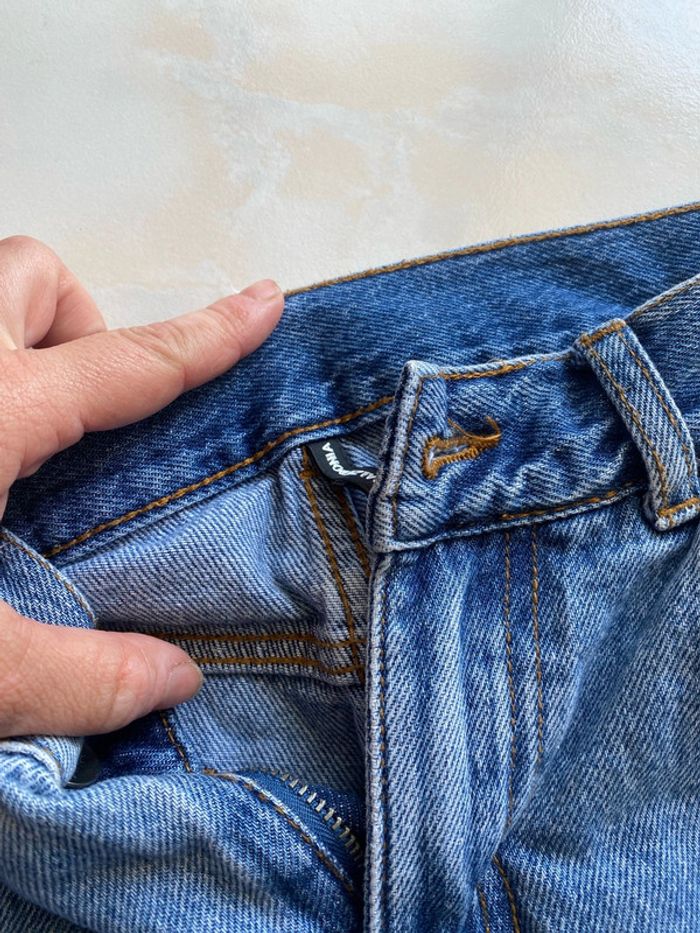 Deux. Jeans boyfriend Calzedonia, taille 34. - photo numéro 3
