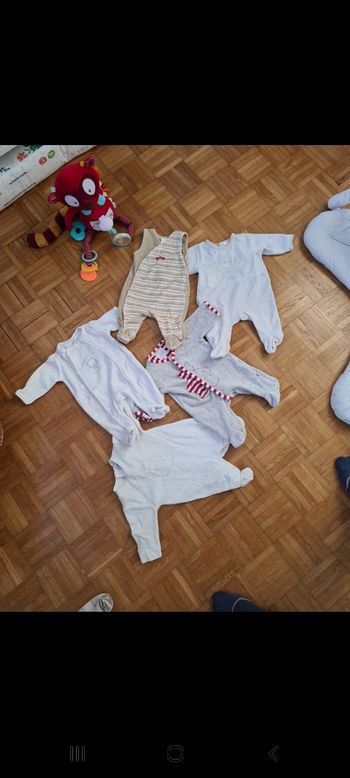 Lot pigamas 1 mois mixte