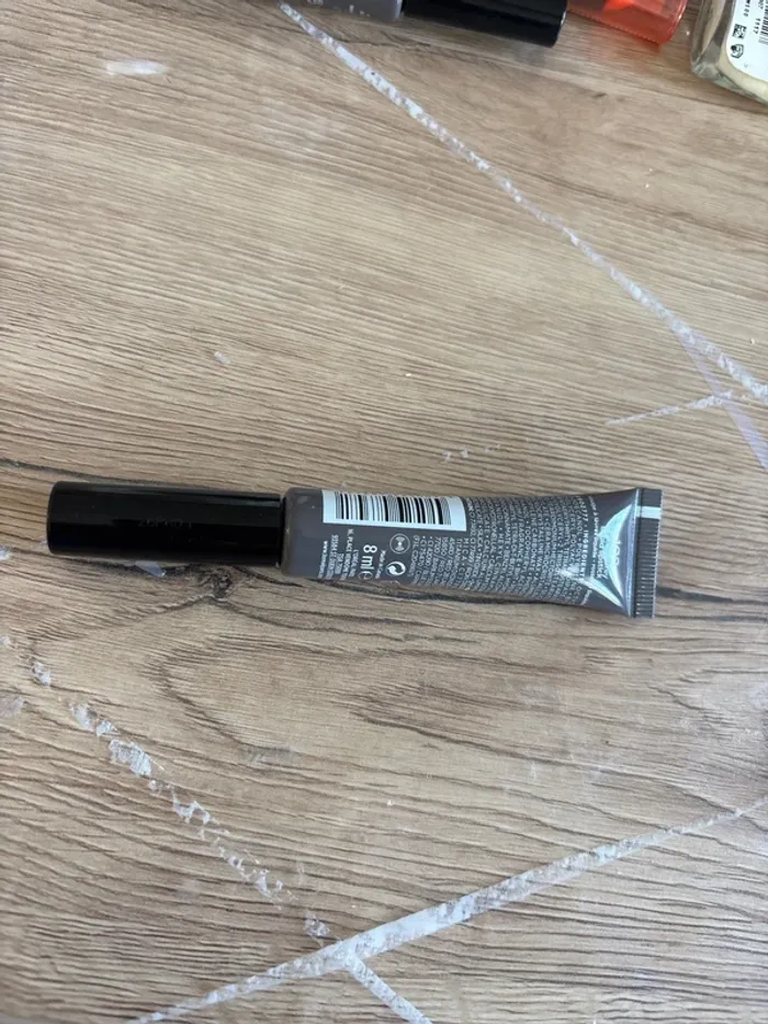 Rouge à lèvres gris L’Oréal Paris,  n° 179 - photo numéro 3