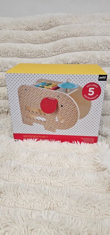 Éléphant musical en bois a partir de 18 mois Neuf.