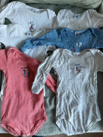 Lot de 5 bodies Petit Bateau + 1 18 mois