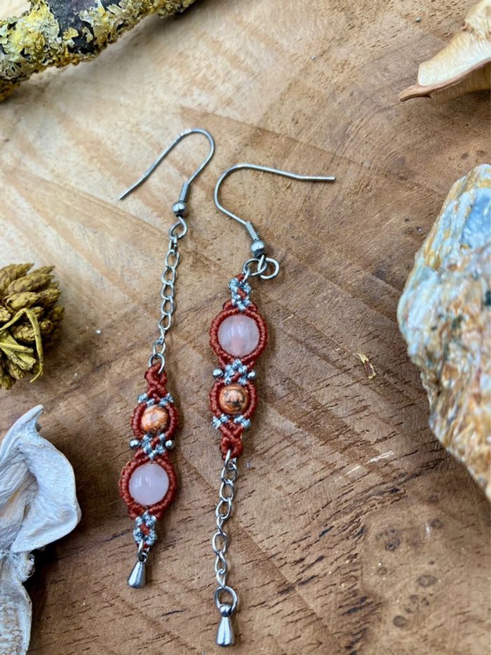 Boucles d’oreilles pendantes dépareillées macramé chaînes pierres Quartz et Jaspe - photo numéro 3
