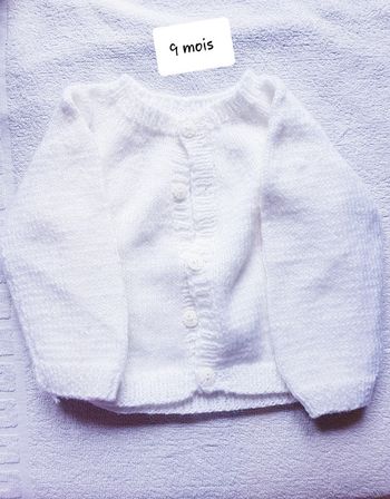 Gilet fait main 9 mois